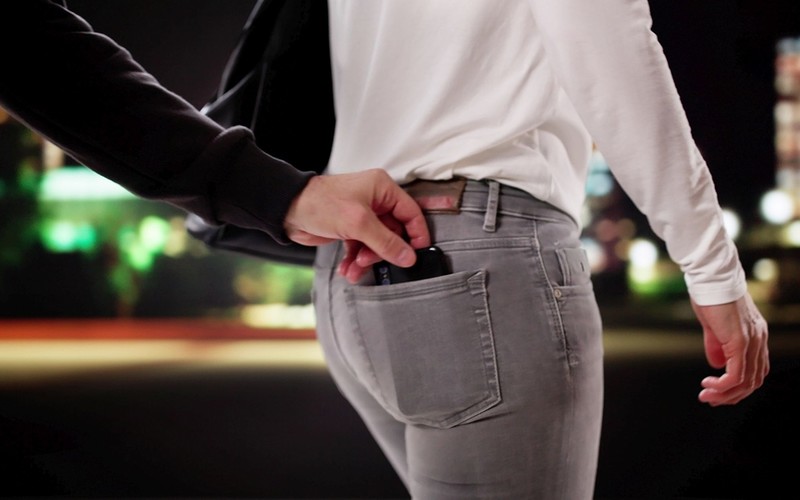 Londyn: Bilboardy kpią z epidemii kradzieży telefonów w stolicy 