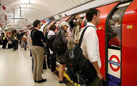 Londyn: 35 erotycznych gadżetów w metrze i autobusach