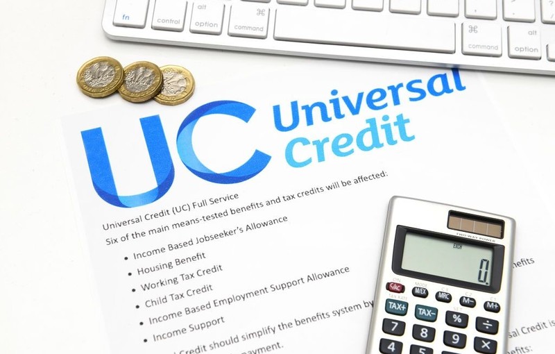 UK: Liczba osób ubiegających się o zasiłek Universal Credit wzrosła o ponad milion w ciągu roku