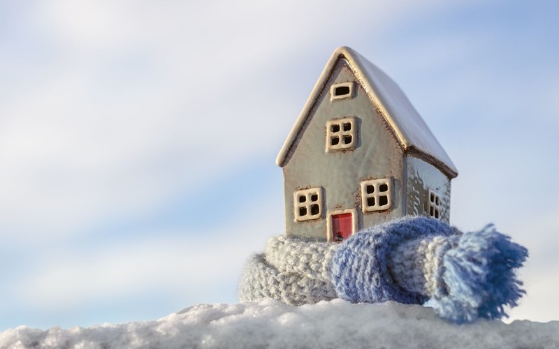 Jak taniej ogrzewać mieszkanie? Eksperci burzą popularny mit