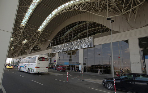 Wielka bójka na lotnisku w Stambule. W ruch poszły noże
