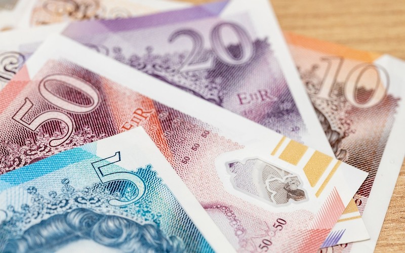 Prawie 500 migrantów dziennie rejestruje się w UK po zasiłki