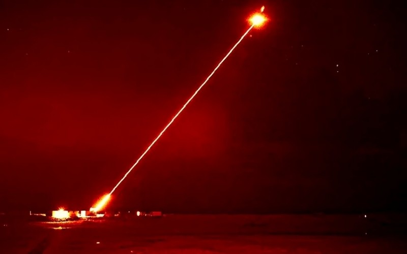 Brytyjska Royal Navy otrzyma systemy laserowe do zwalczania dronów o wartości 316 mln funtów