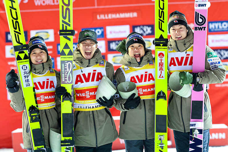 PŚ w skokach: W konkursie mikstów, wygrali Japończycy, Polacy na szóstym miejscu 