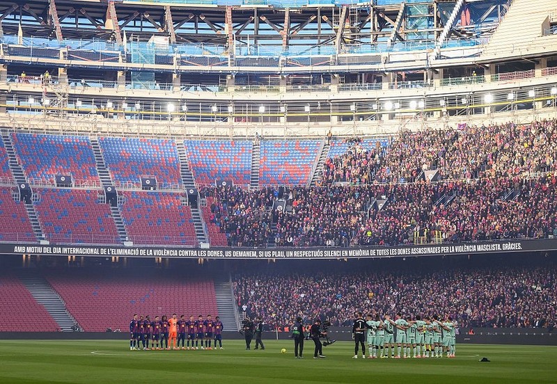 Liga hiszpańska: Historyczny gol Lewandowskiego, wygrana "Barcy" po powrocie na Camp Nou