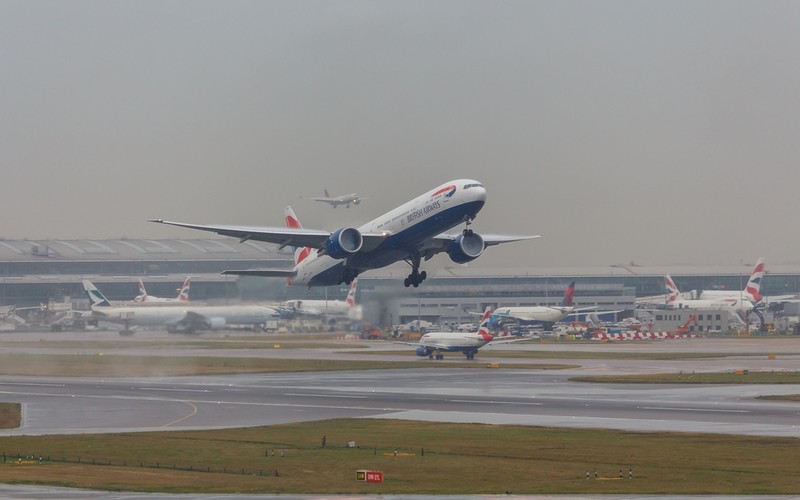 Rząd poparł plan przeniesienia autostrady M25 w celu budowy trzeciego pasa startowego na Heathrow