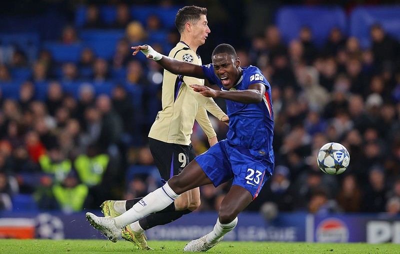 Piłkarska LM: "Bezbarwny" Lewandowski, Kochalski obronił karnego