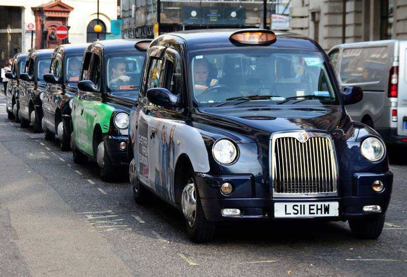 Anglia zaostrza przepisy dla taksówkarzy. Nowe zasady licencyjne mają chronić pasażerów