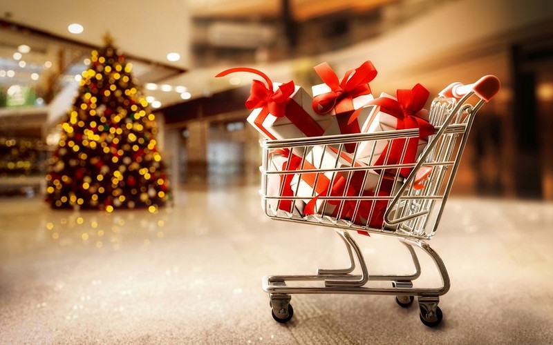 Ponad połowa Polaków planuje wydać na święta podobną kwotę co rok temu