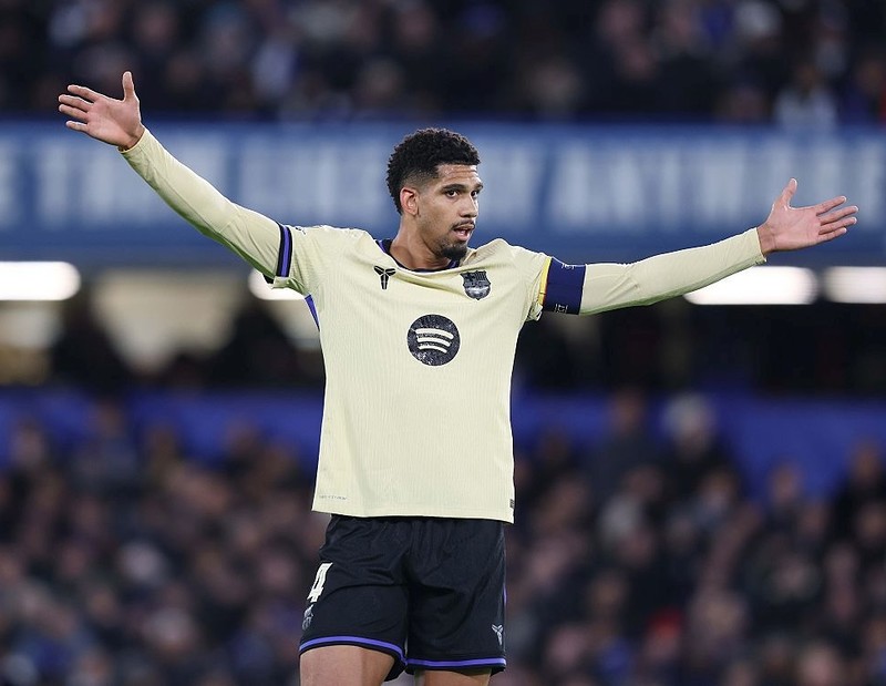 "The Athletic": Barcelona bez kapitana Araujo do odwołania