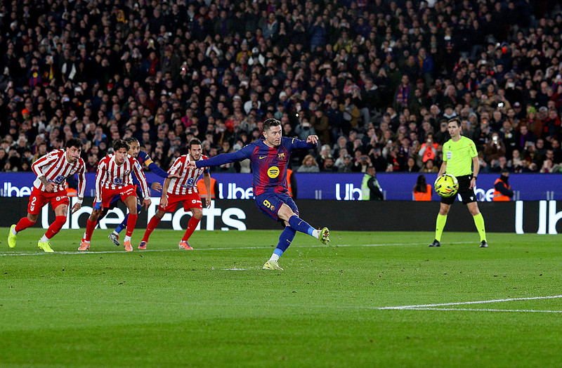 Spanish media: Lewandowski misses another penalty, Yamal has better statistics