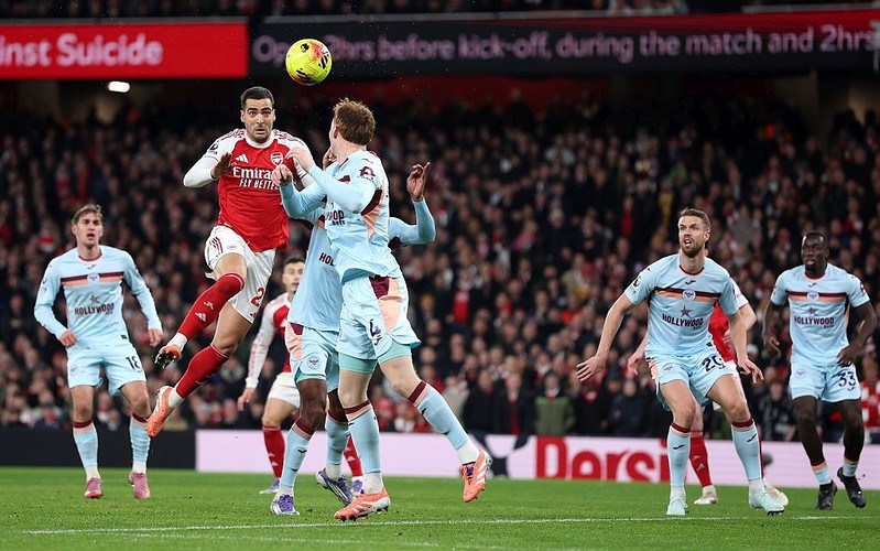 Liga angielska: 18 meczów Arsenalu bez porażki, asysta Casha i zwycięstwo Aston Villi