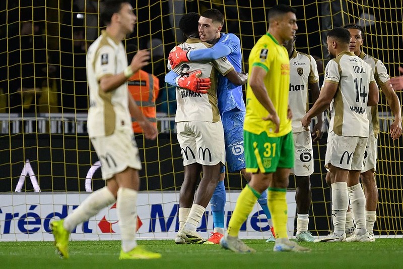 Ligue 1: Lens still leads, PSG hot on their heels