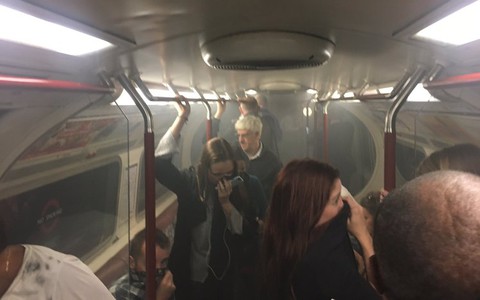 Panika na stacji Oxford Circus. Wagony metra zaczęły wypełniać się dymem