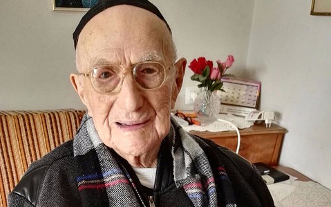 World's oldest man, Holocaust survivor Yisrael Kristal, dies in Israel aged 113