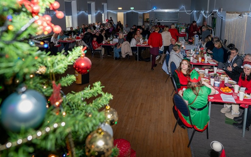 Wigilia dla osób w potrzebie w Dublinie: Tradycja, która łączy serca