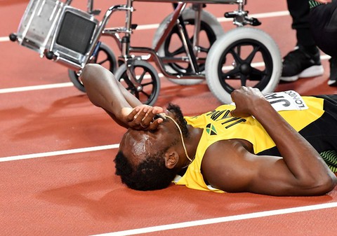 Bolt injured in final 4×100 metre relay at world championships