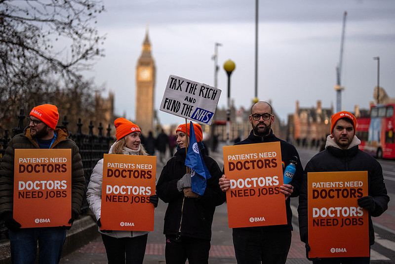 Anglia: Lekarze rezydenci rozpoczęli pięciodniowy strajk na tle płacowym