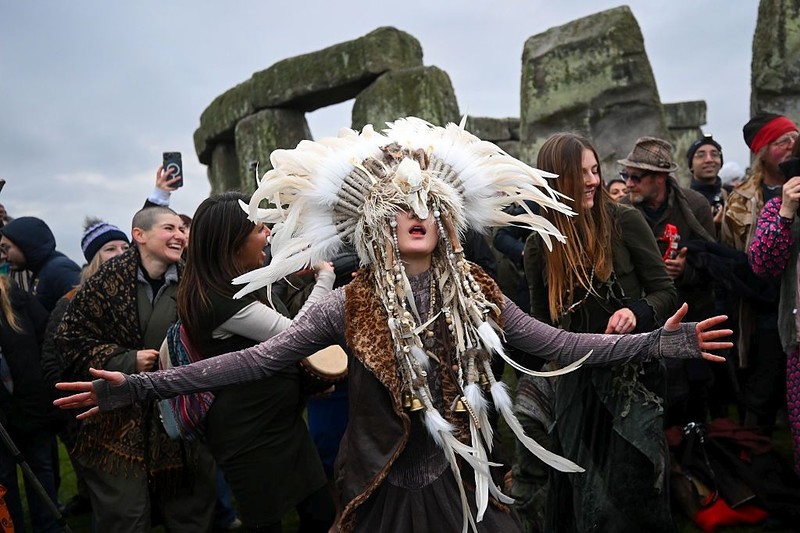 Tysiące ludzi w Stonehenge świętowały przesilenie zimowe