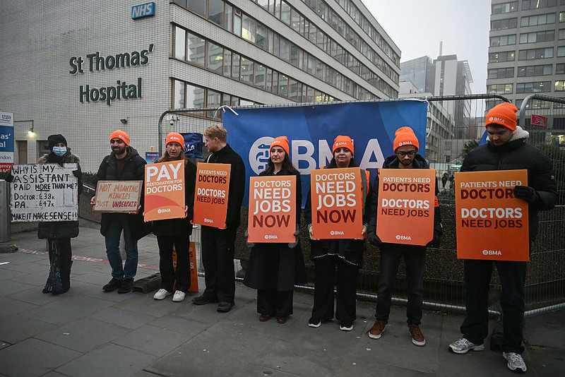 Lekarze w Anglii wracają do pracy po pięciodniowym strajku