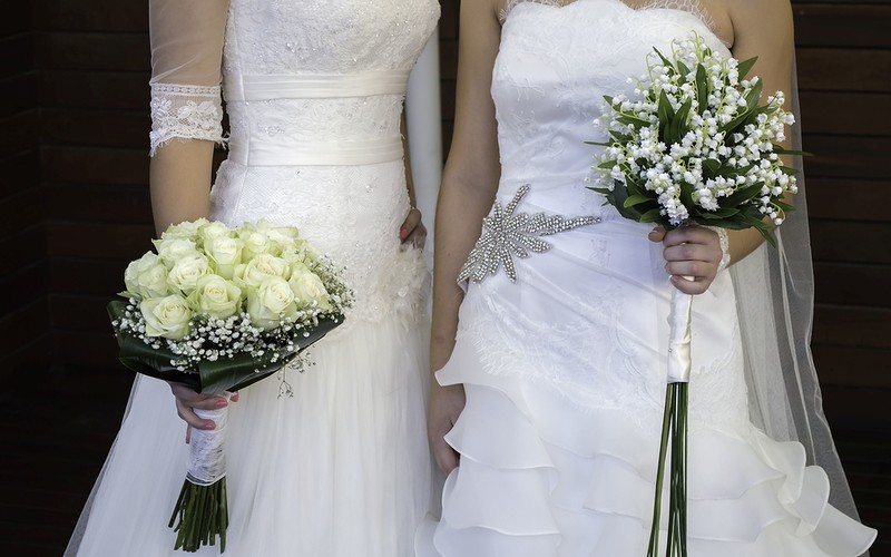 Prawie połowa Polaków popiera uznawanie małżeństw jednopłciowych zawartych za granicą