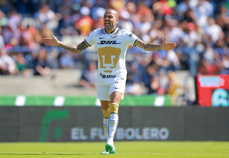 Były obrońca Brazylii Dani Alves wrócił do futbolu