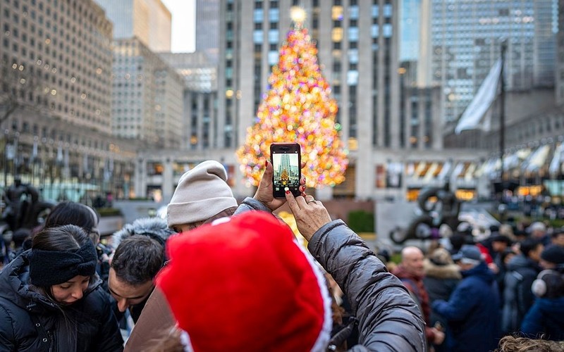 Nowy Jork ponownie rozbłysnął pełnymi rozmachu świątecznymi iluminacjami