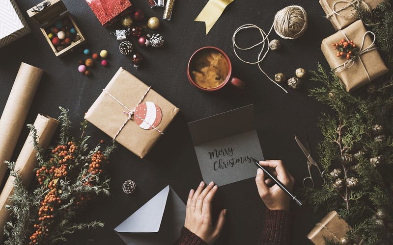 Every year, Britons send 900 million Christmas cards