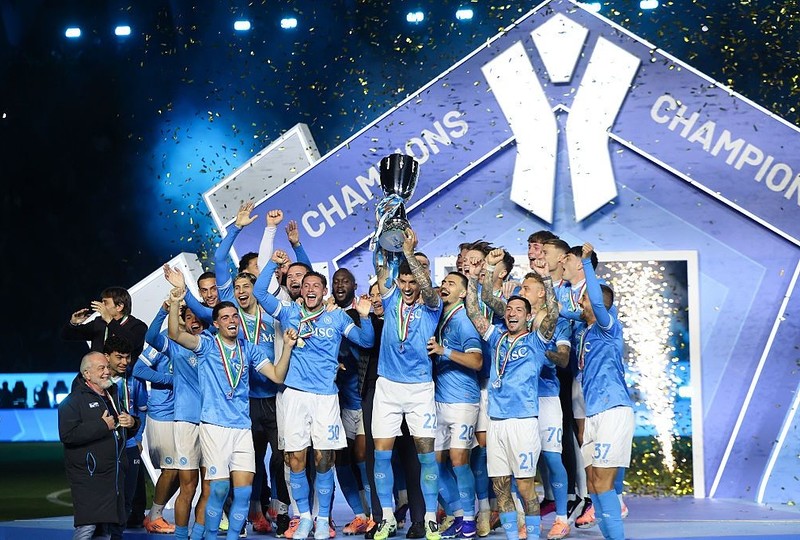 Napoli z dwoma trofeami w roku kalendarzowym, pierwszy raz od czasów Maradony