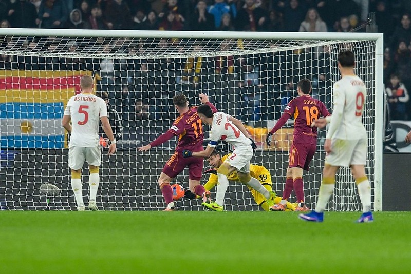 Roma pewnie wygrała z Genoą. Ziółkowski rozegrał cały mecz