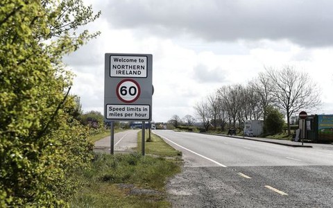 UK Brexit position paper opposes Irish border posts