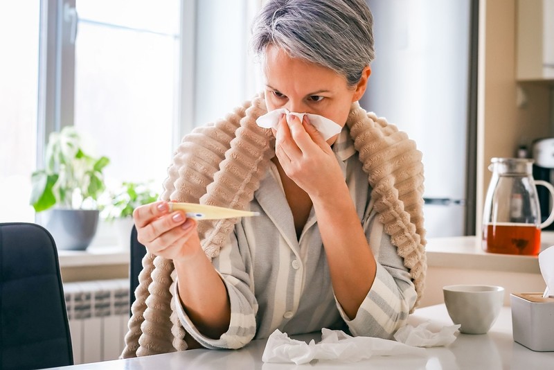 NHS: Świąteczne wizyty przyczyniły się do wzrostu zachorowań na zimowe infekcje