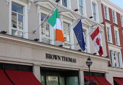 128 dni przed Bożym Narodzeniem irlandzka sieć Brown Thomas otwiera świąteczny dział
