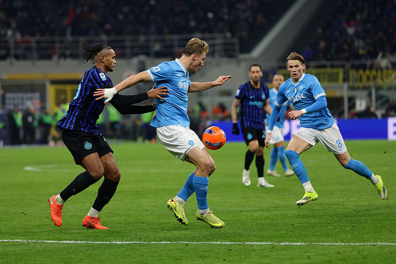 The Serie A leader draws with the champion. Zieliński played against his former club