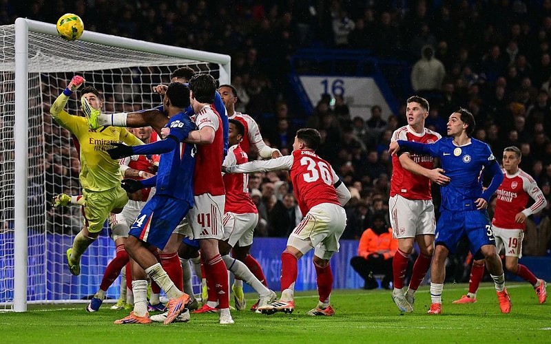 Arsenal take EFL Cup semi-final advantage but Garnacho gives Chelsea hope