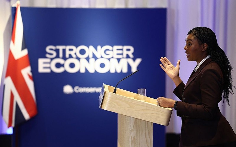 UK: W Partii Konserwatywnej nerwowe emocje. Badenoch wyrzuciła swojego głównego rywala 