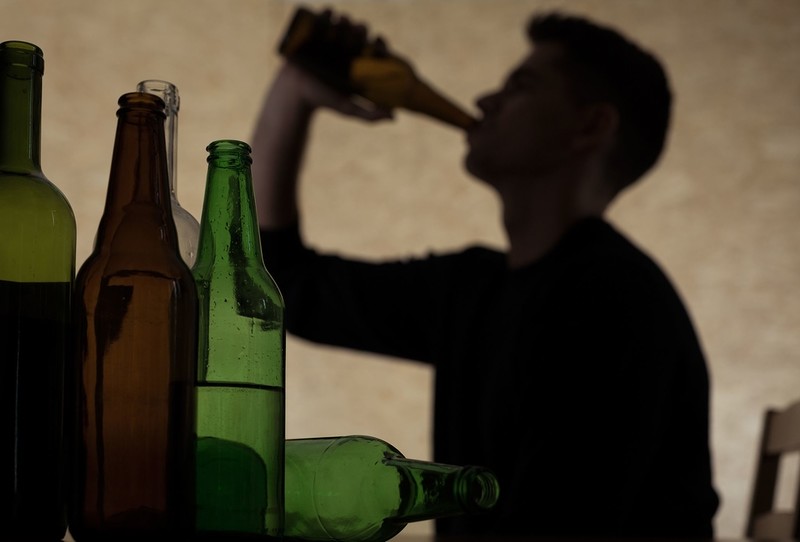 Badanie: 84 proc. Polaków pije alkohol, 28 proc. robi to minimum raz w tygodniu