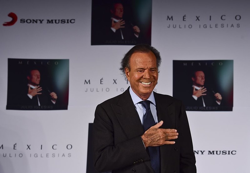Julio Iglesias zaprzeczył oskarżeniom o napaść seksualną na byłe pracownice