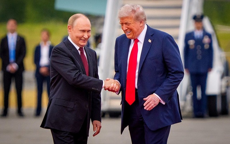 Politico: Rozmowy z Rosją o pokoju prowadzą donikąd?