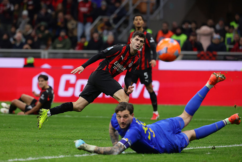 Zwycięstwa Milanu, Romy i Fiorentiny