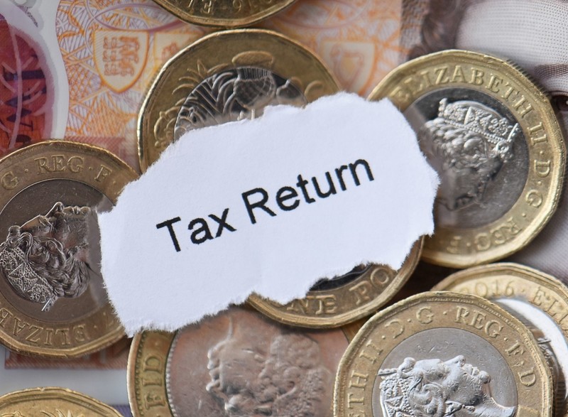 Opóźnienia w wypłacie zwrotów podatku i składek NI przez HMRC sięgają ponad roku