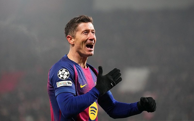 Piłkarska LM: Bayern w 1/8 finału, gol i samobój Lewandowskiego