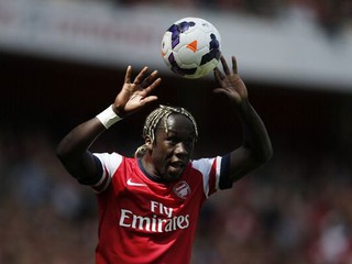 Bacary Sagna: Manchester City agree to sign Arsenal defender