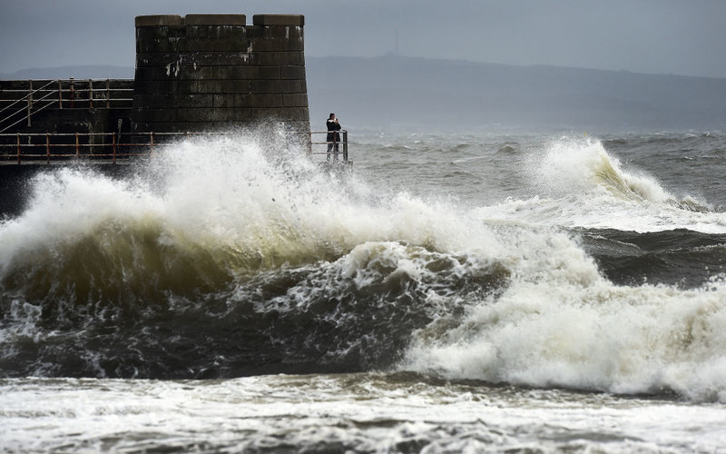 Ostrzeżenia pogodowe: Ulewne deszcze i silny wiatr w wielu częściach Wielkiej Brytanii
