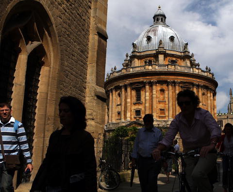 "Turyści w Oksfordzie powinni chodzić gęsiego"