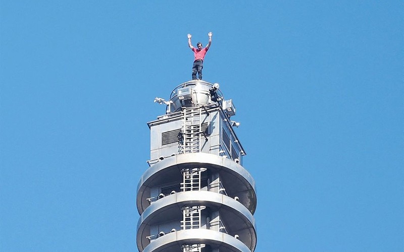 Alex Honnold wspiął się bez zabezpieczeń na wieżowiec Taipei 101
