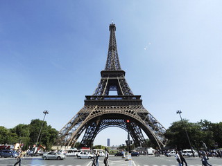 Paris's Eiffel Tower closed by strike