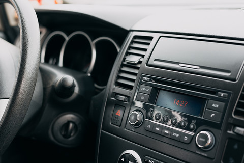 Abonament RTV nawet za radioodbiornik w samochodzie. Poczta Polska przeprowadza kontrole