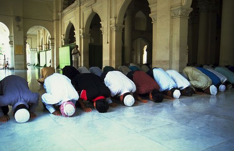 Szef PE: W Europie należy zamykać meczety po modlitwie