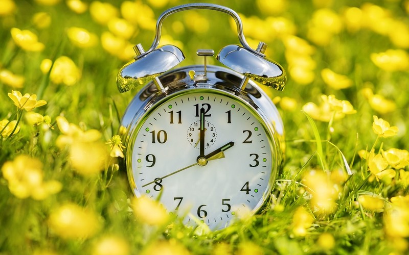 Dokładna data i godzina zmiany czasu na letni w Wielkiej Brytanii w 2026 roku